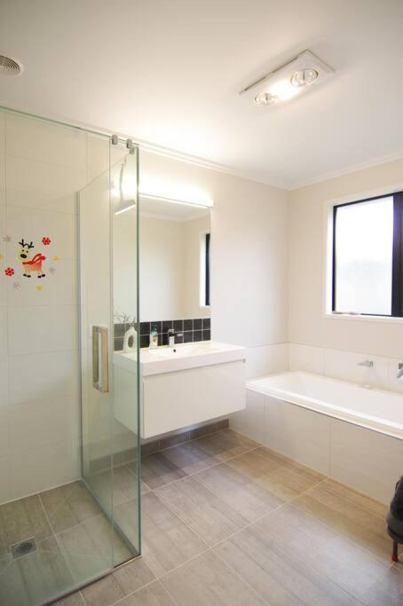 House In Hamilton Villa Екстериор снимка